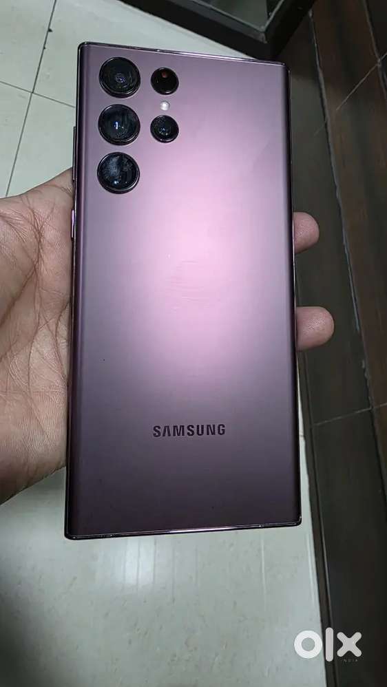 Galaxy S22 Ultra 12/256 scratchless, mint condition