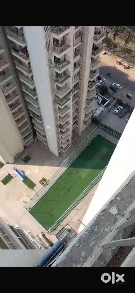 2.5bhk for Sale in VVIP Homes Gaur city