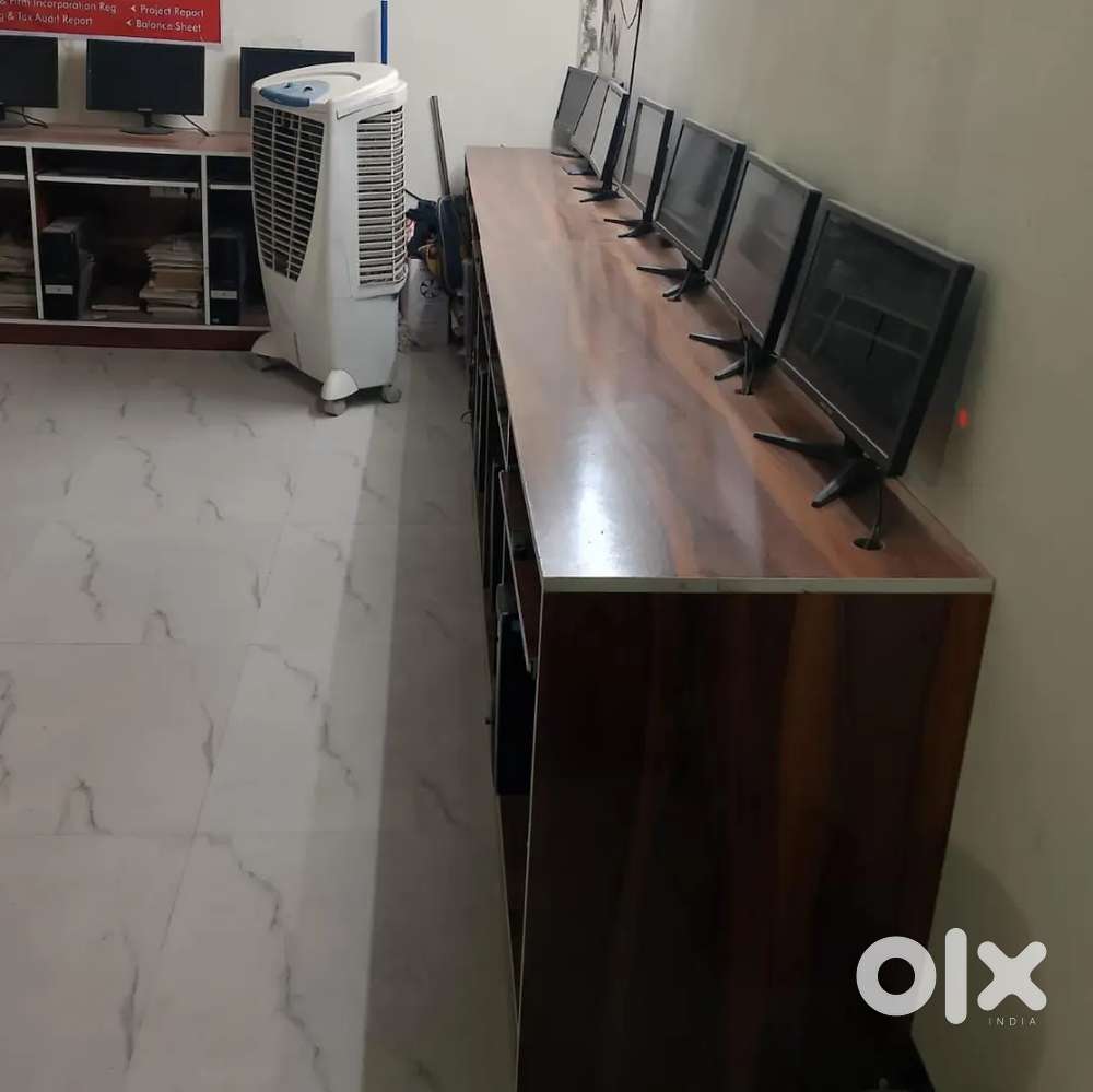 Computer table