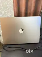 Macbook air M3  16GB Ram  512 SSD  Starlight