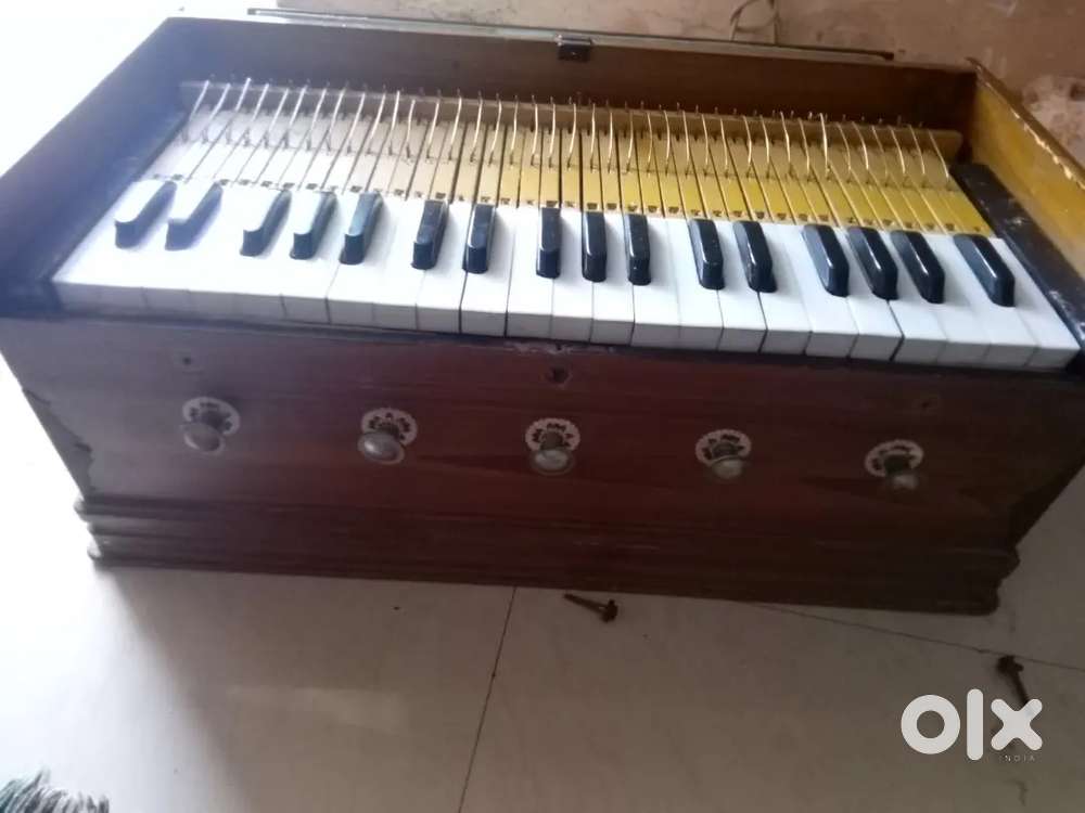 Old harmonium