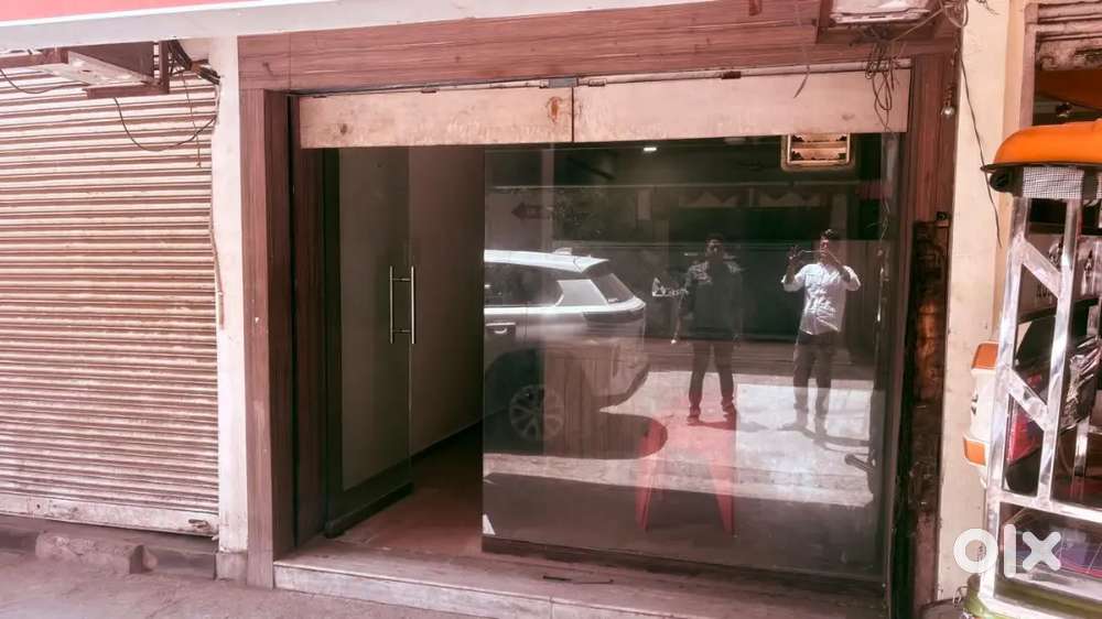 Shop office for sale on the ground floor in center of city