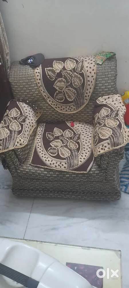 5 seater Sofa set with brand new center table 3×3
