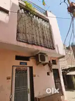 2 manjil bana huva hai well maintained plot for sale