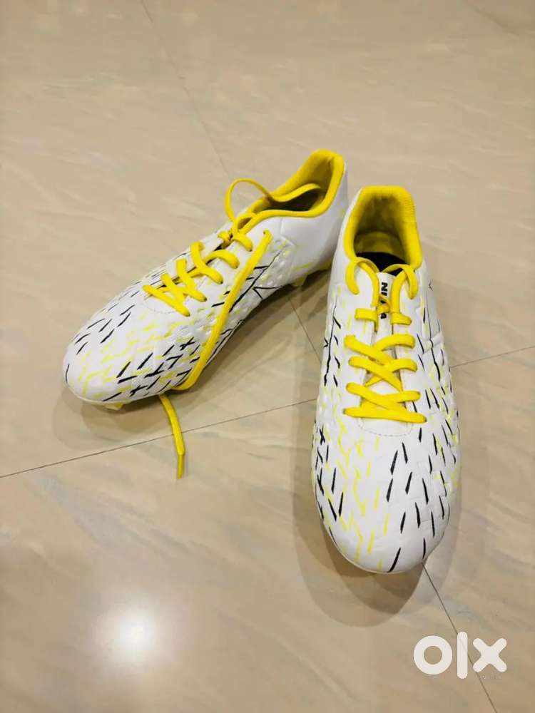 Brand New Nivia Spear Football Studs – Size 8 (White & Yellow)