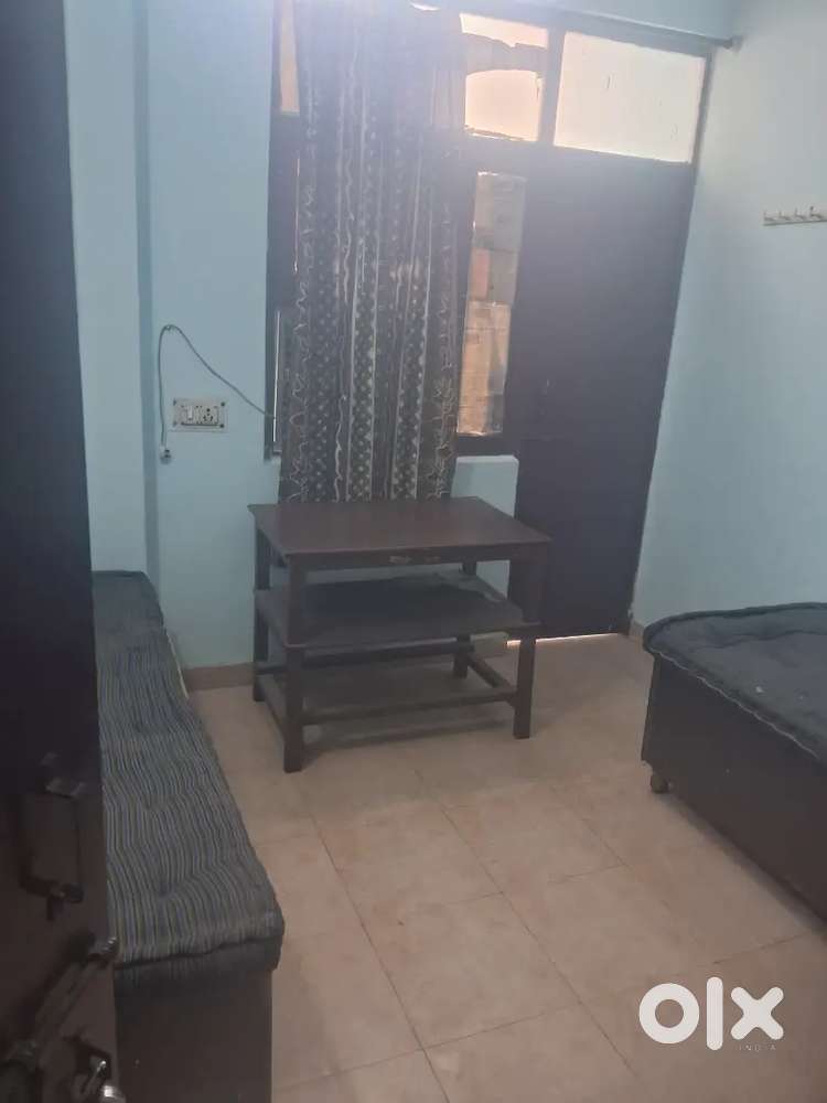 Girls pg near metro station