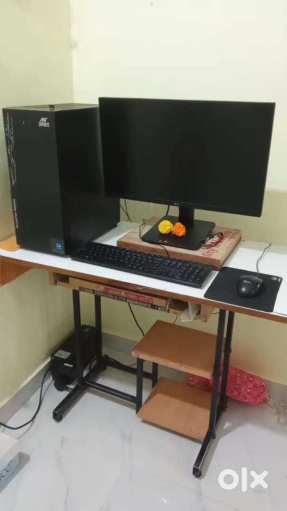 Intel i5 12th generation with Lg 24 inch monitor, keyboard mouse