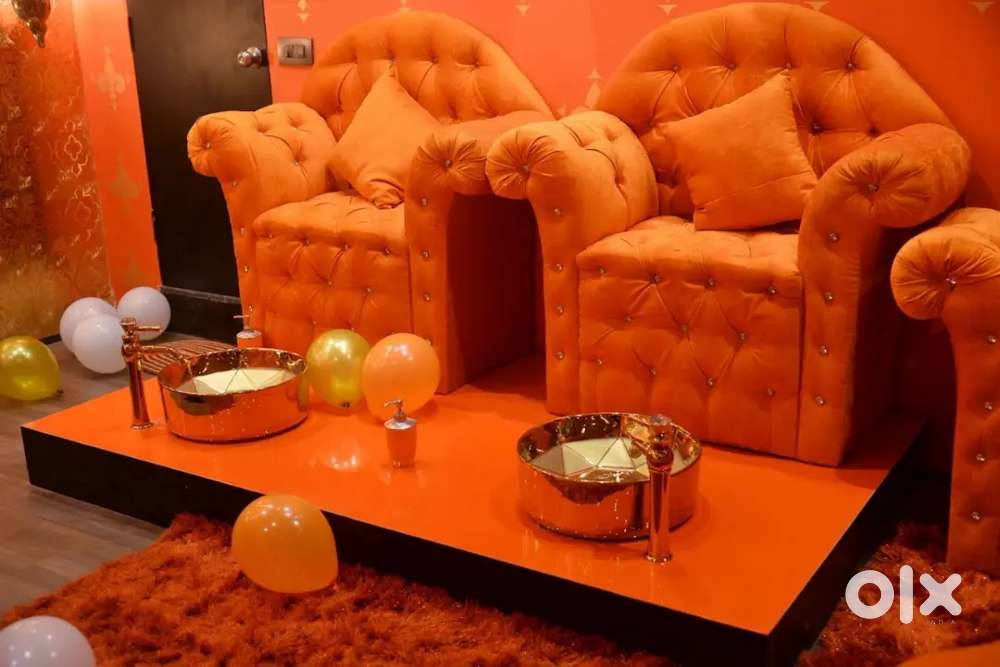 Needed spa therapists Female