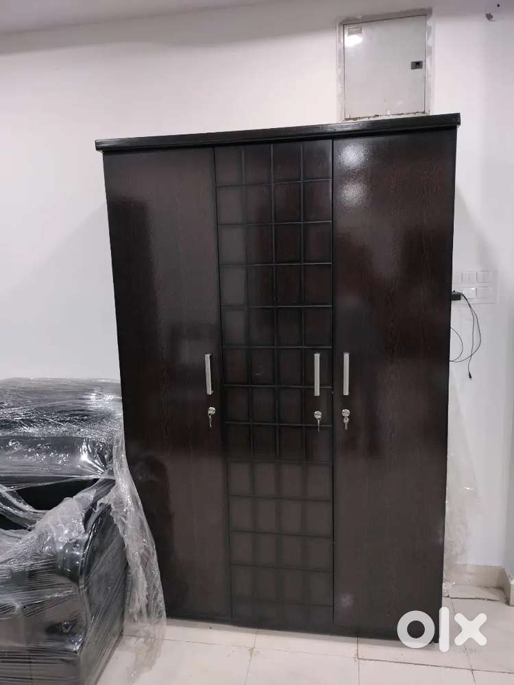 Furniturewalas: 3 Door Wooden Wardrobe at unbelievable prices..
