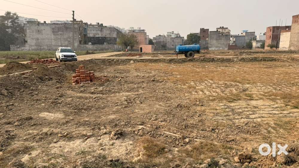 Plot for sale 150 Gaj