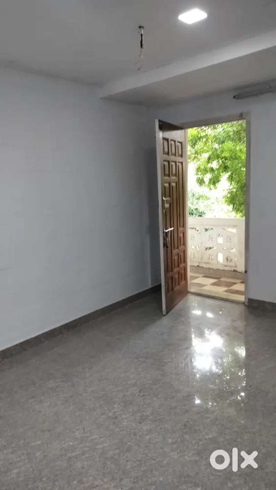 Rent 300 sq feet hall kitchen with attached bathroom