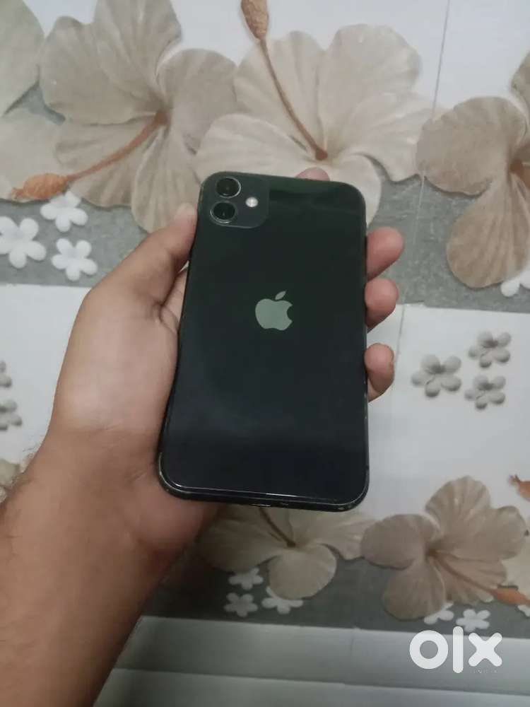 iPhone 11 64GB battery health 100  face ID of back panel change