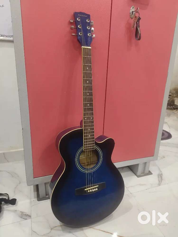 Guitar less used in beautiful colour