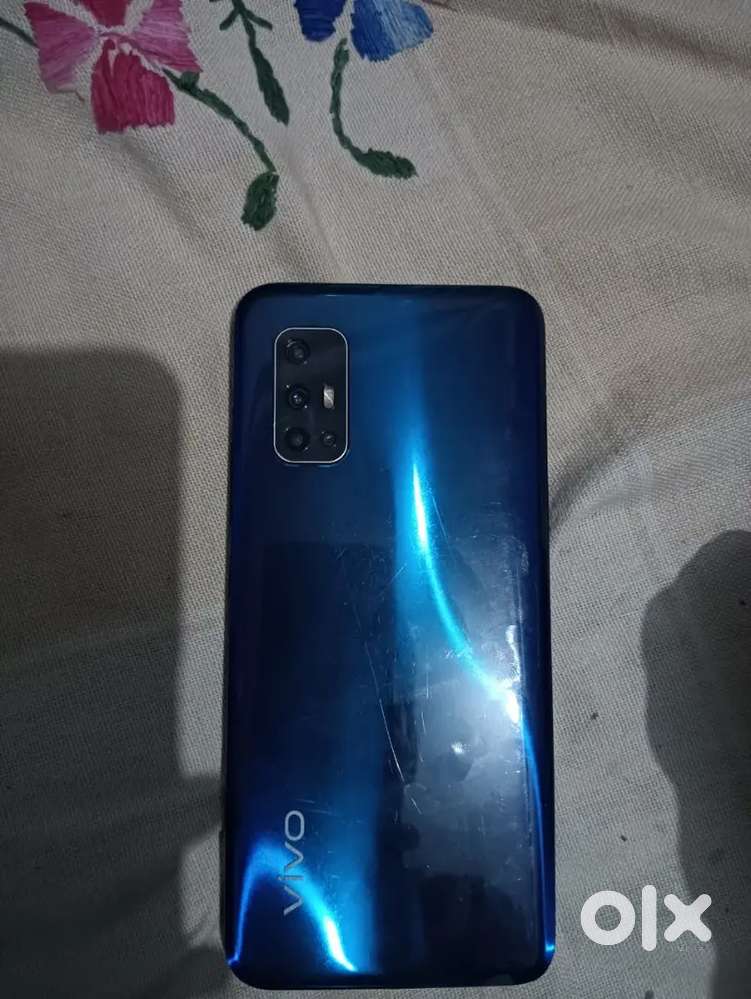 Vivo v 17 neo 6gb ram 128stg