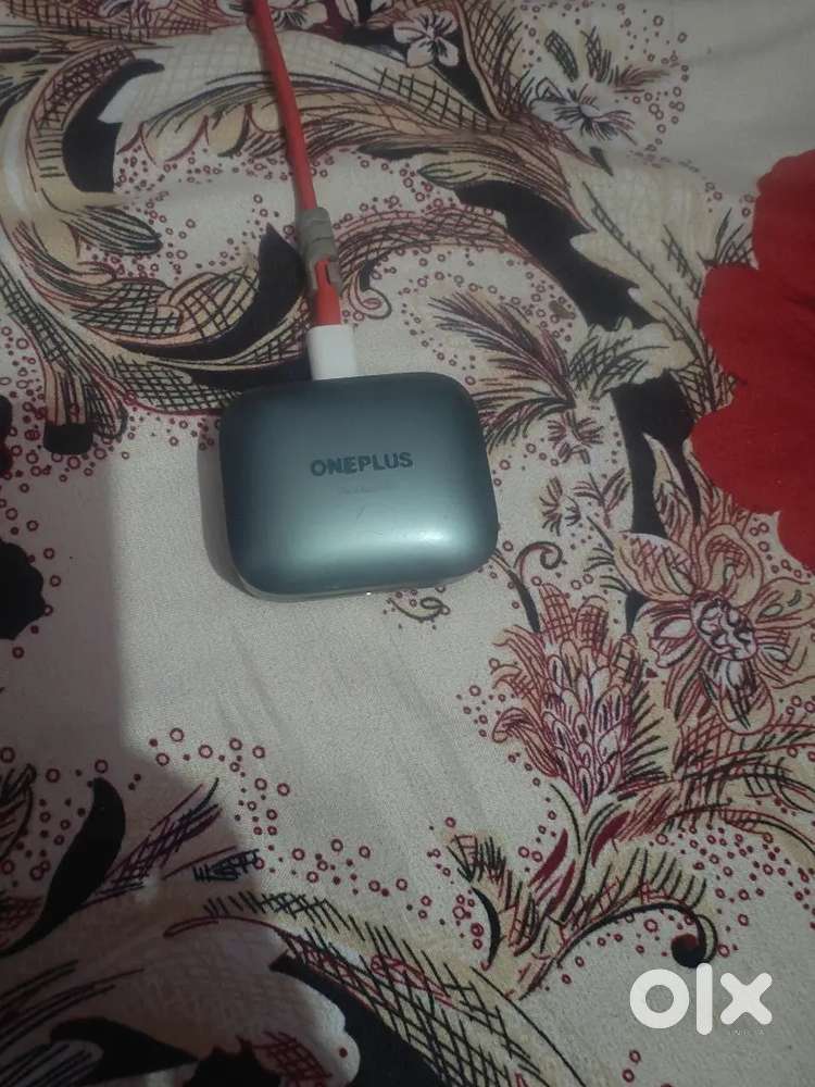 One plus buds pro 2 just 2800inr
