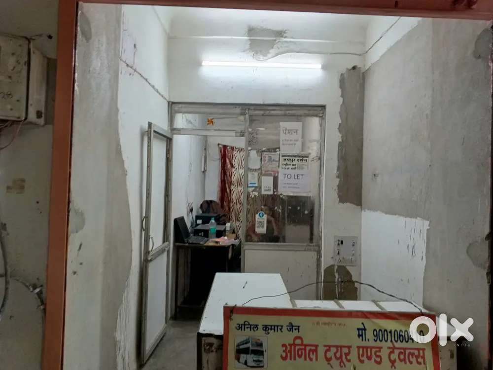 जौहरी बाजार में एकदम बढ़िया दुकान
