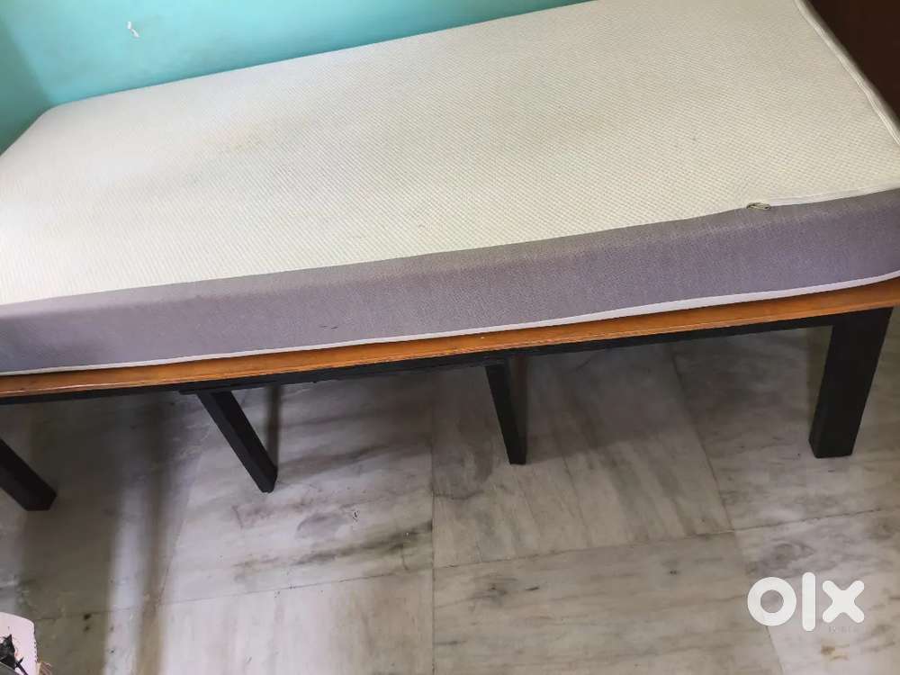 Wooden bed with memory foam mattress (single size)