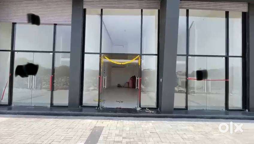 Big showroom for rent