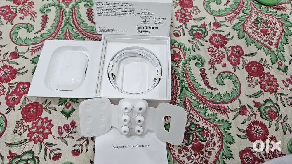 Apple airpods pro2 2nd generation typeC 5dys old jst box opn nver used