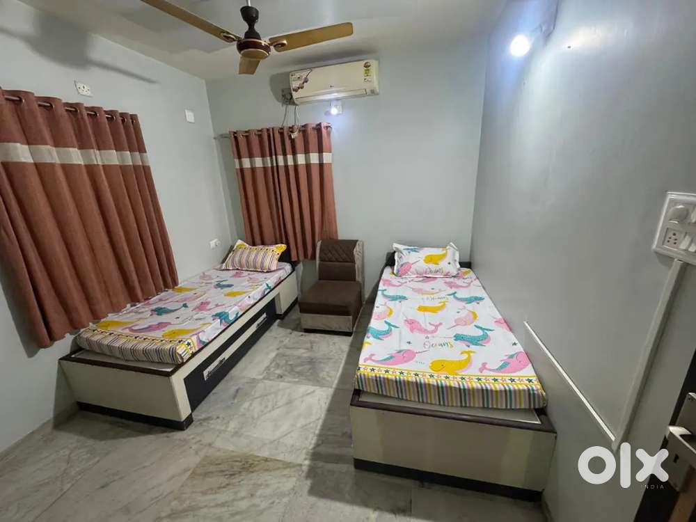 Fully furnished boys pg and girls pg available at main road Amitnagar