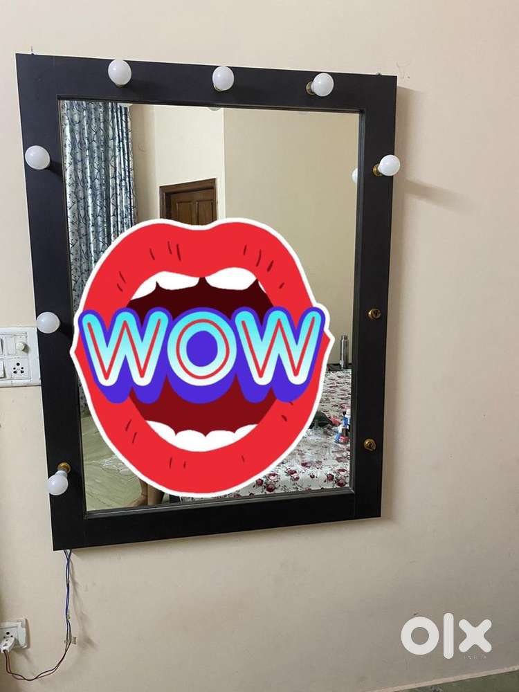 Green room mirror in very good condion