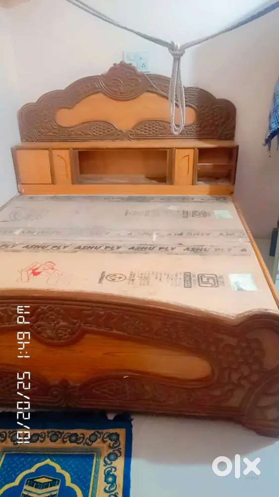 Sagwan ka palang aur sagwan ka sofa