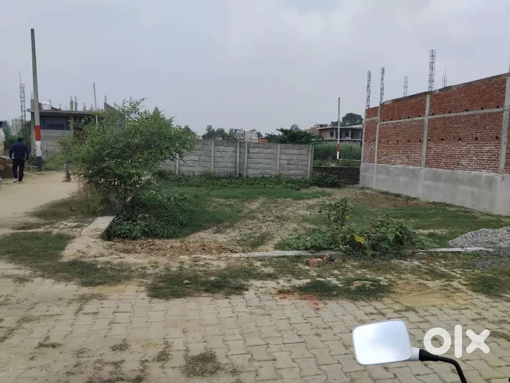 Corner Plot is available for in front Pt Deen Dayal School