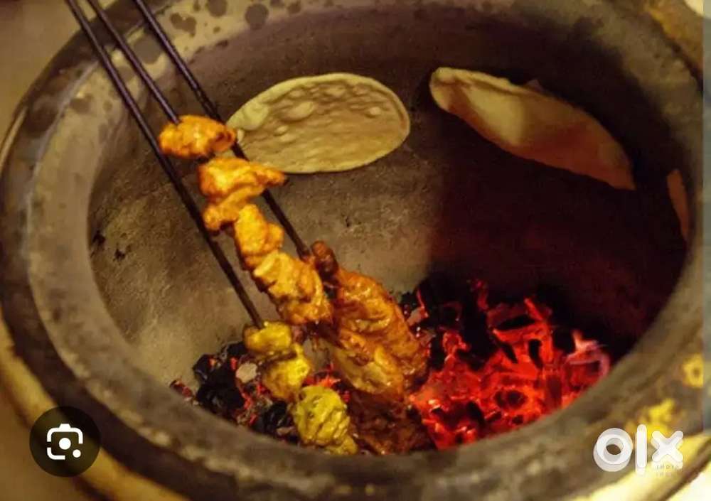 Tandoor kaarighar, tandoor worker, Momos maker