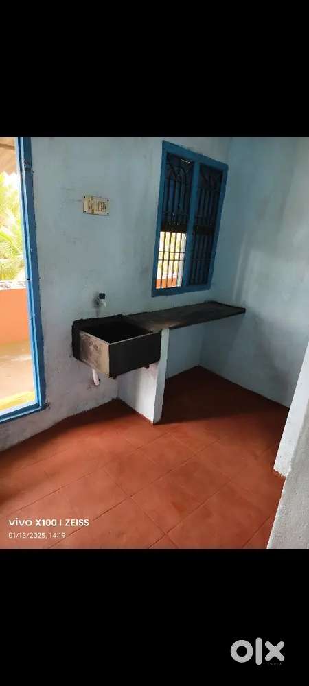Single room with kitchen and seperate bathroom low budget