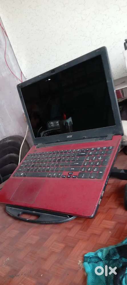Acer E5 571 i5 8gb ram 256gb ssd