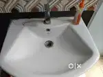 Pedestal washbasin