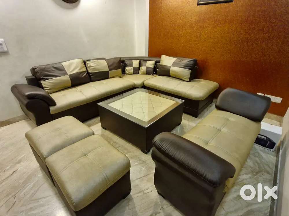 L Shaped Sofa with 2 puffy, divider