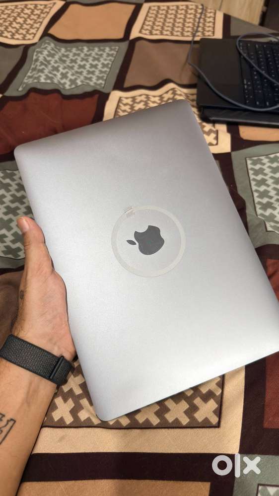 Macbook Air M1 - 24,999 Only.