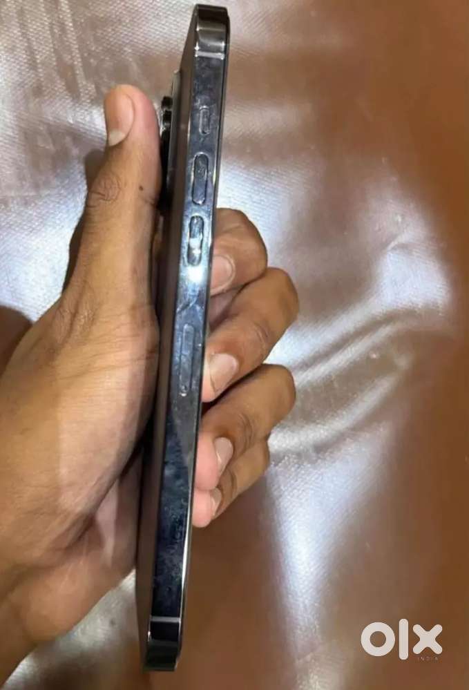 Selling my 4 month old I phone 14 pro need urgent money.