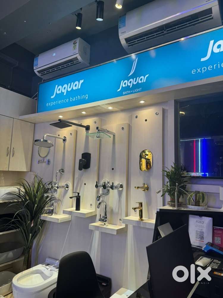 Staff lagbe showroom er jonno