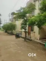 100 गज प्लॉट परिक्रमा मार्ग से लगी कॉलोनी में