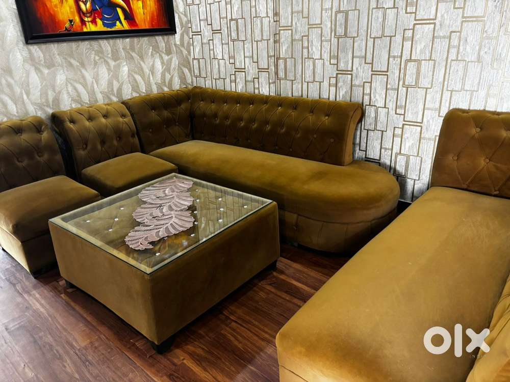 9 seater sofa with center table