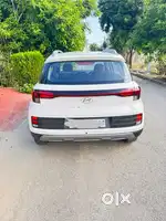 Hyundai Venue 2023 Petrol 8900 Km Driven
