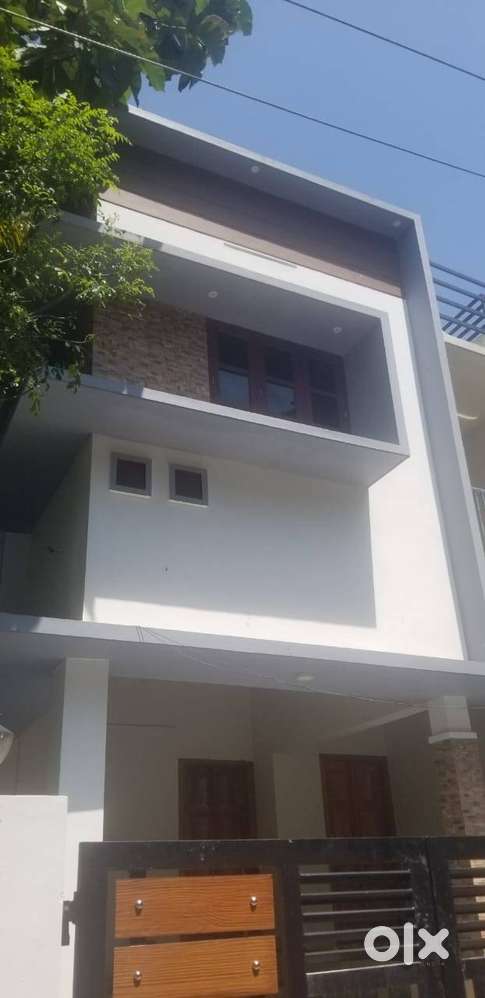 NEAR MAIN ROAD - House for rent in Mannanthala