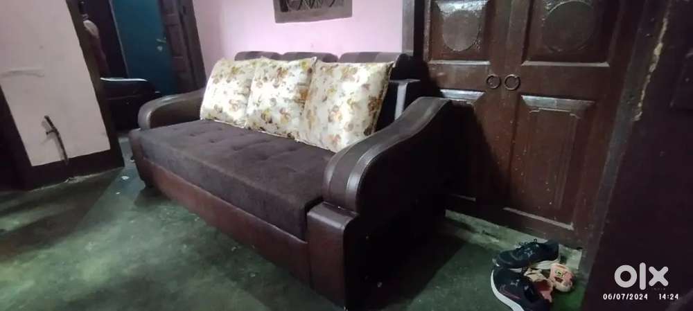 New condition sofa 3 seater hai
