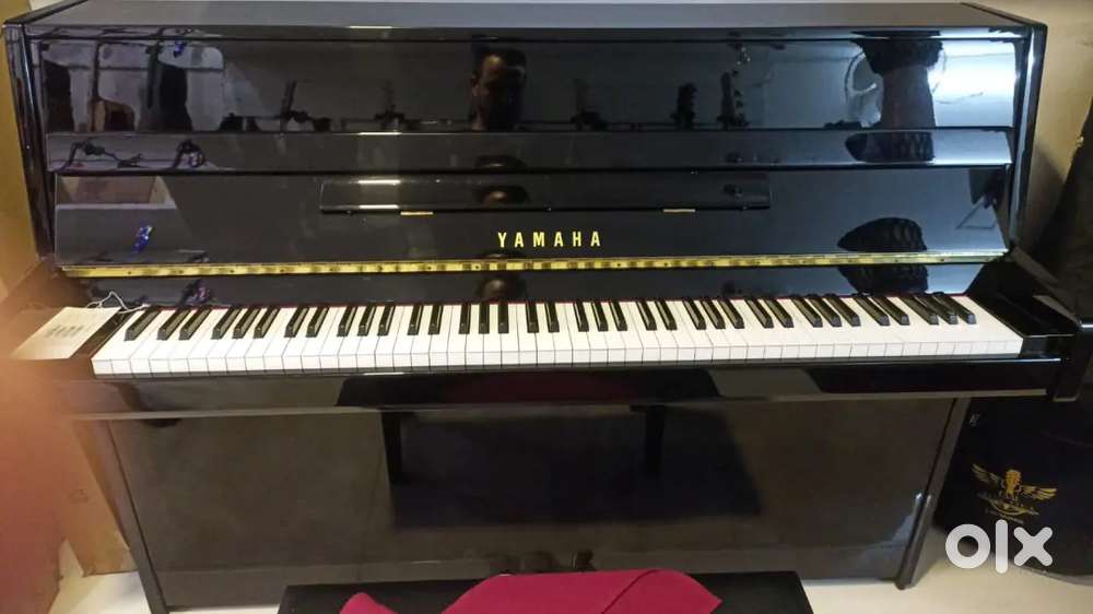 YAMAHA JU109 UPRIGHT PIANO