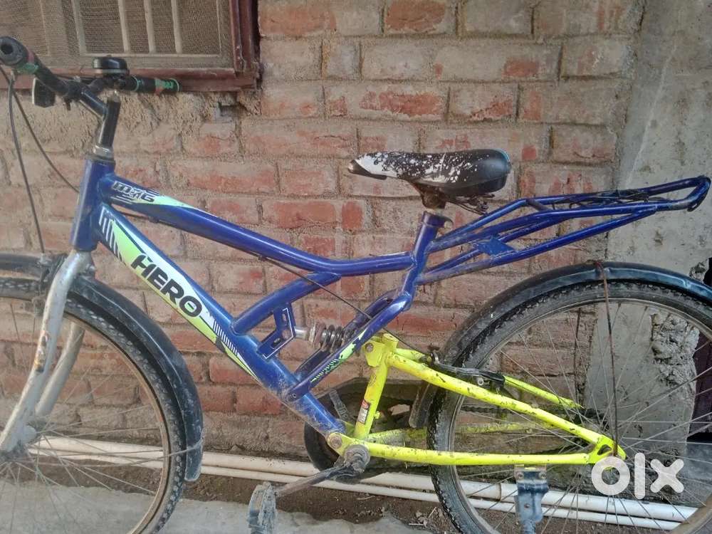 Medium fat tyre ,hero cycle with back  socure