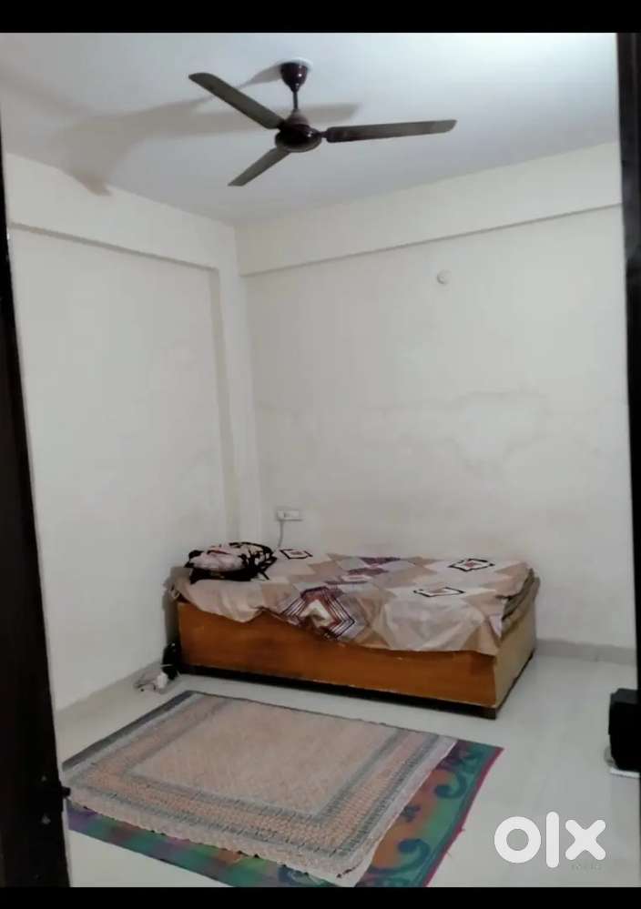 2Bhk flte for flatmate k liye full indipendent h