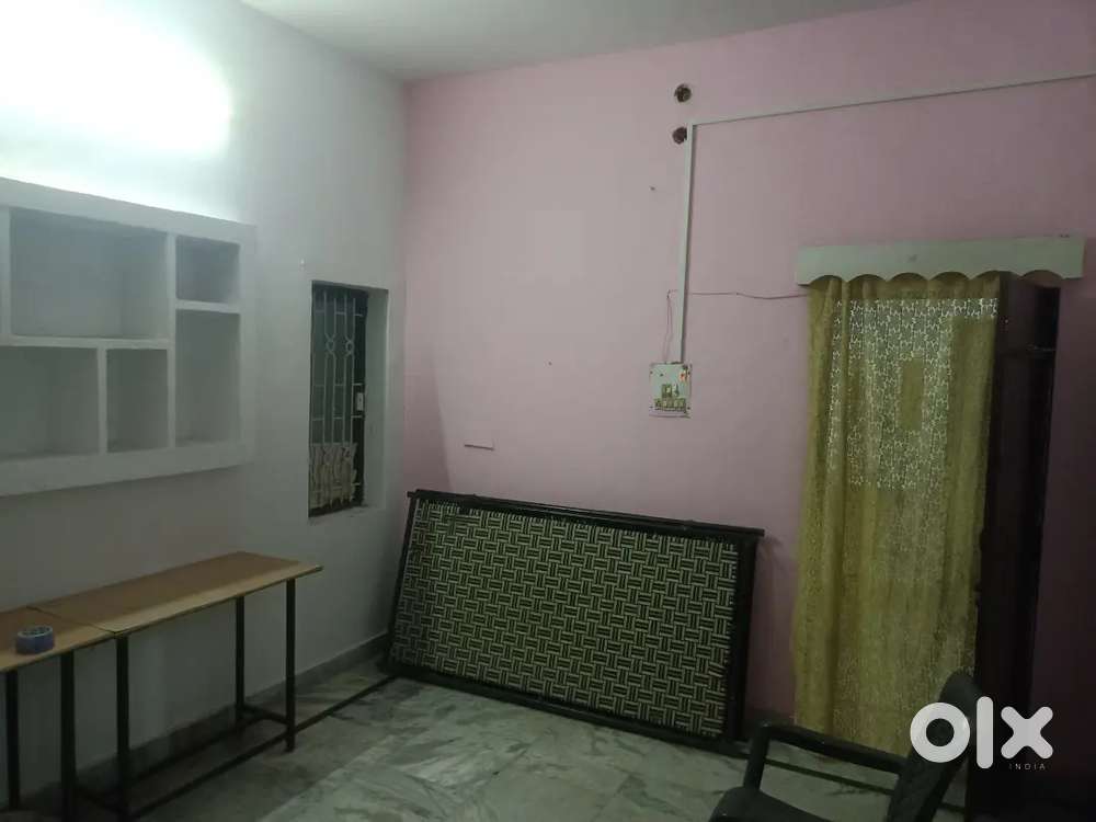 Room available for girls only ( family)