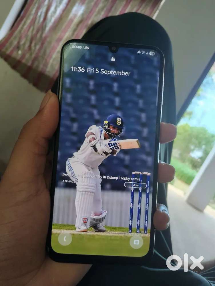 Galaxy m 34 1 year chalta h charger nhi h sath me bill dabba mil jayeg