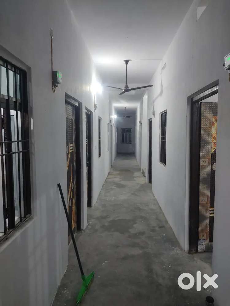 21 room available at mainatand Masjid