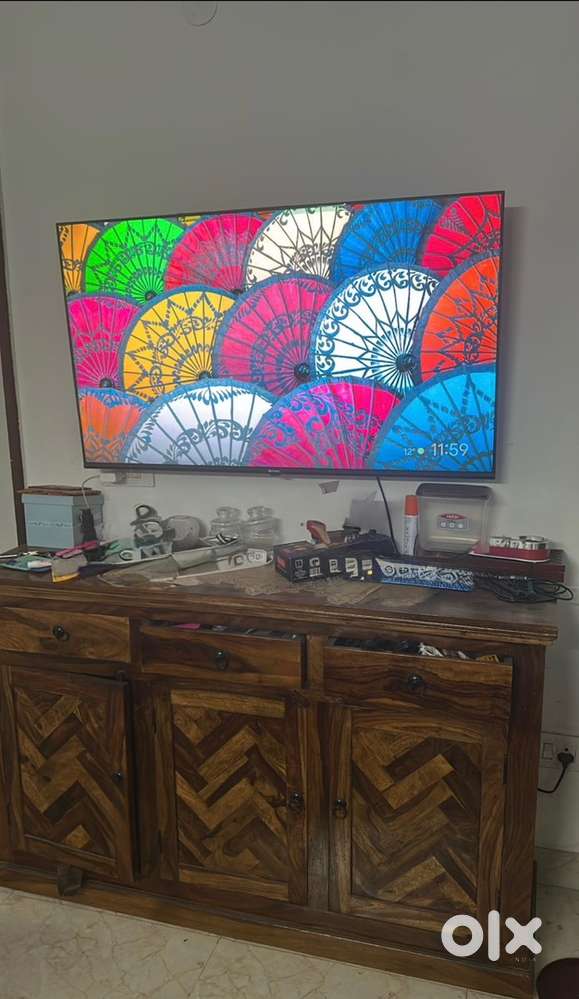 Kodak 55 inch QLED and cabinet