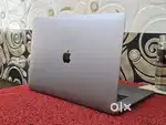 Apple Macbook Pro i7/16/256gb/3.5Gb Graphics  15inch Retina Touchbar