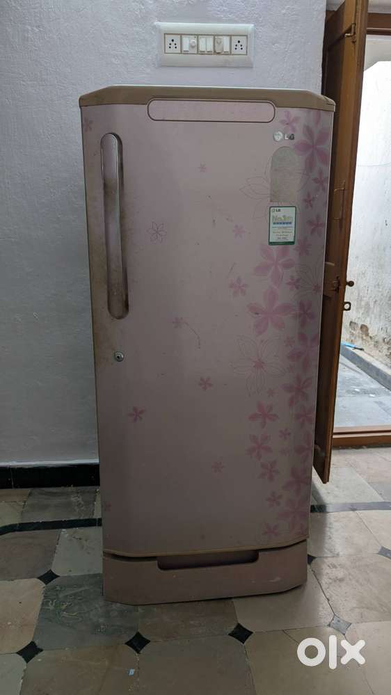 LG 180L 10 years old fridge for sale