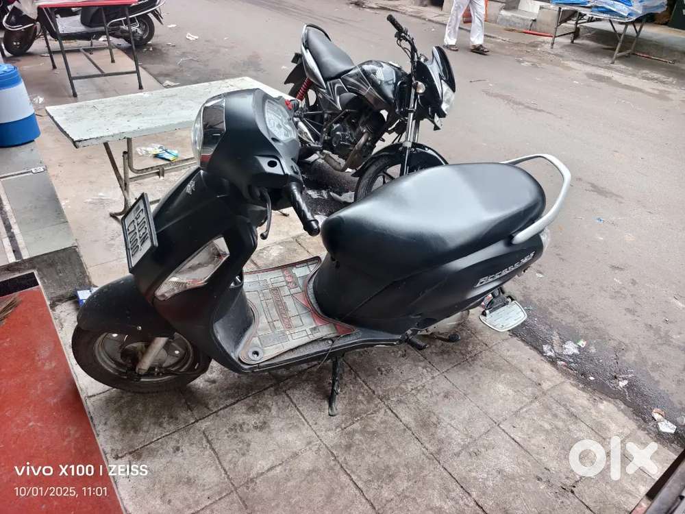 Access 125 number 7000
